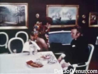 Vintáž sex film 1960s - chlpaté na vydaj bruneta - stôl pre tri